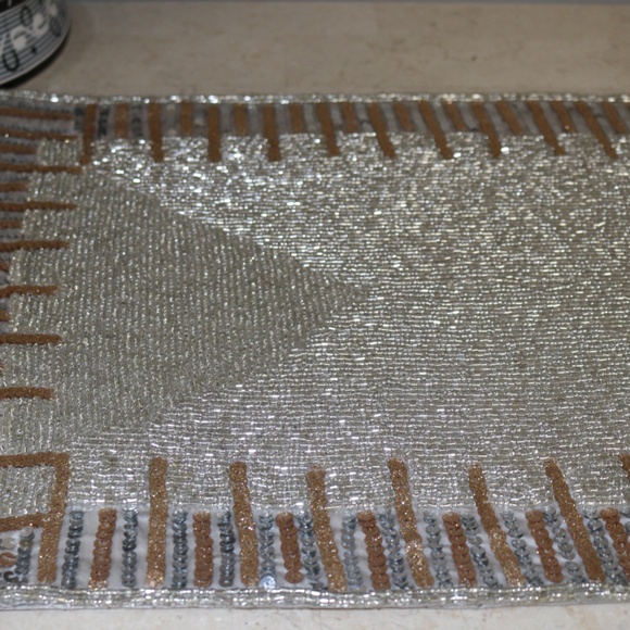 TAHARI HOME BEADED & SEQUINS CENTERPIECE TABLE RUNNER - 13x36 - NEW -SILVER/GOLD - Picture 2 of 7